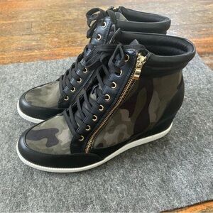 Camouflage High-Top Wedge Sneakers with Side Zip - Black/Olive